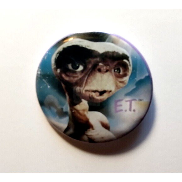 E.T. Extra-Terrestrial Licensed Button Badge 1982 Sci-Fi Pinback Vintage Alien - Picture 1 of 3